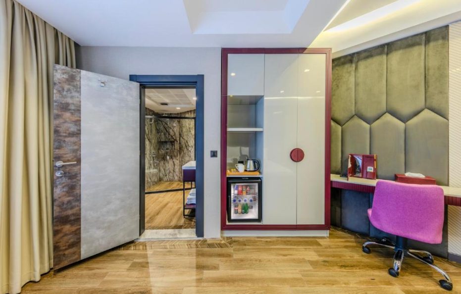Deluxe Family Room